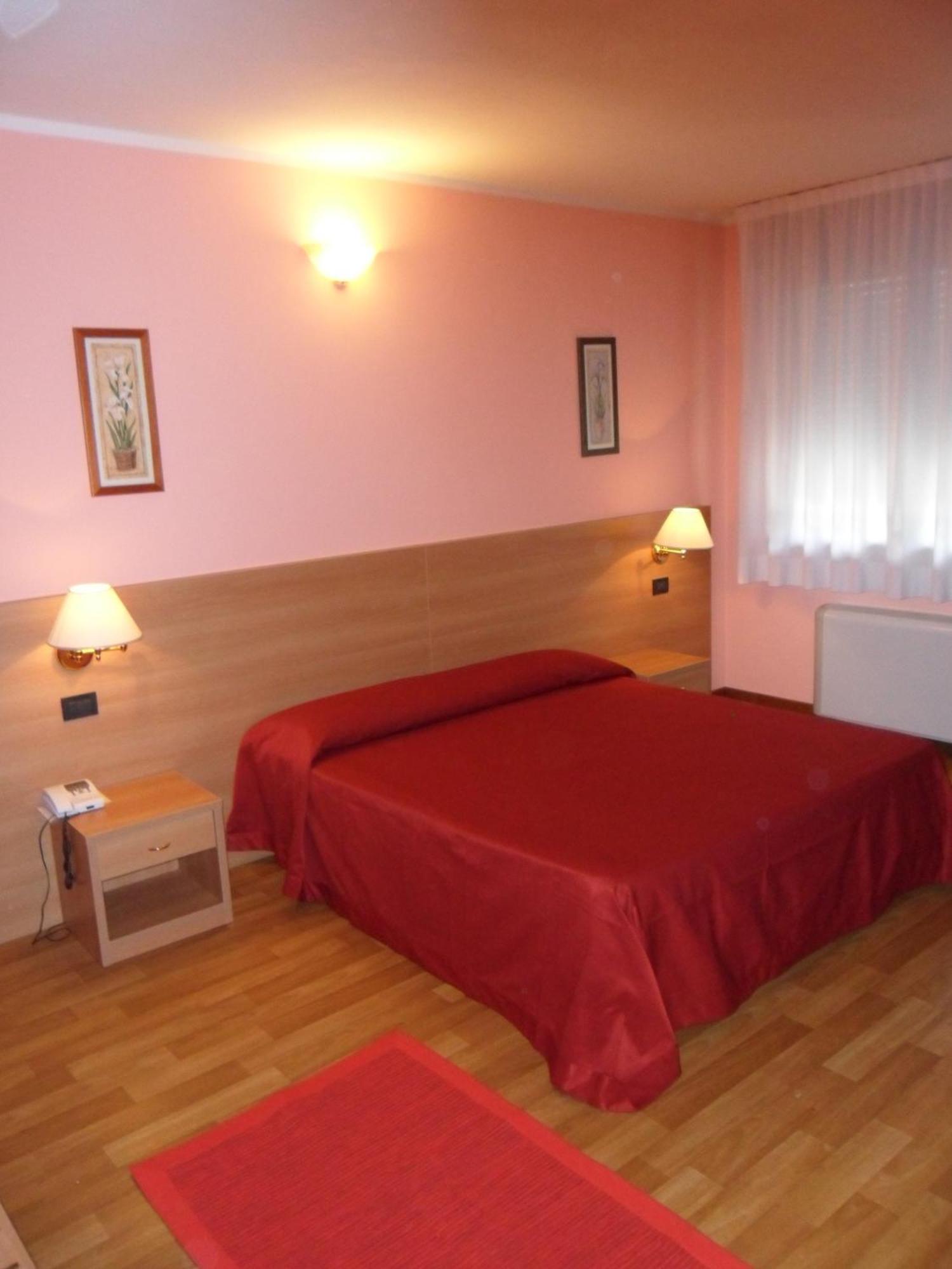 Hotel Ristorante Al Bassanello Басано дел Грапа Екстериор снимка