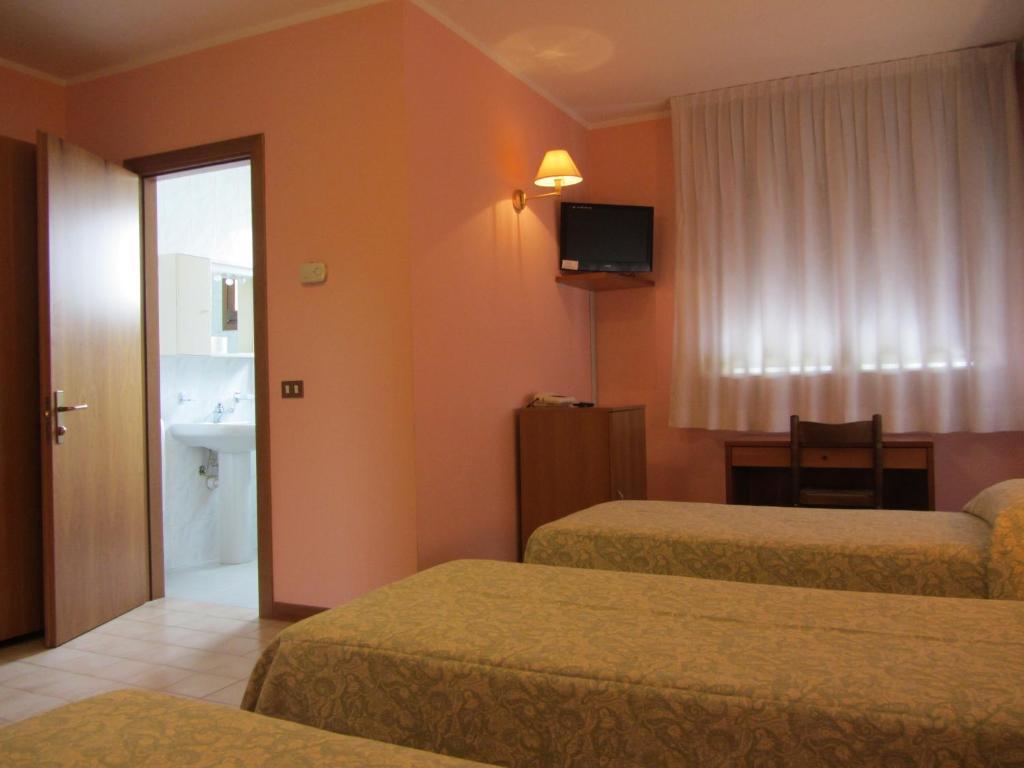 Hotel Ristorante Al Bassanello Басано дел Грапа Екстериор снимка