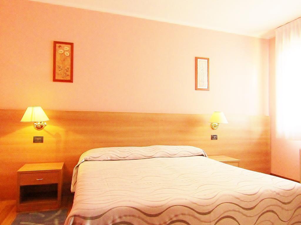 Hotel Ristorante Al Bassanello Басано дел Грапа Екстериор снимка