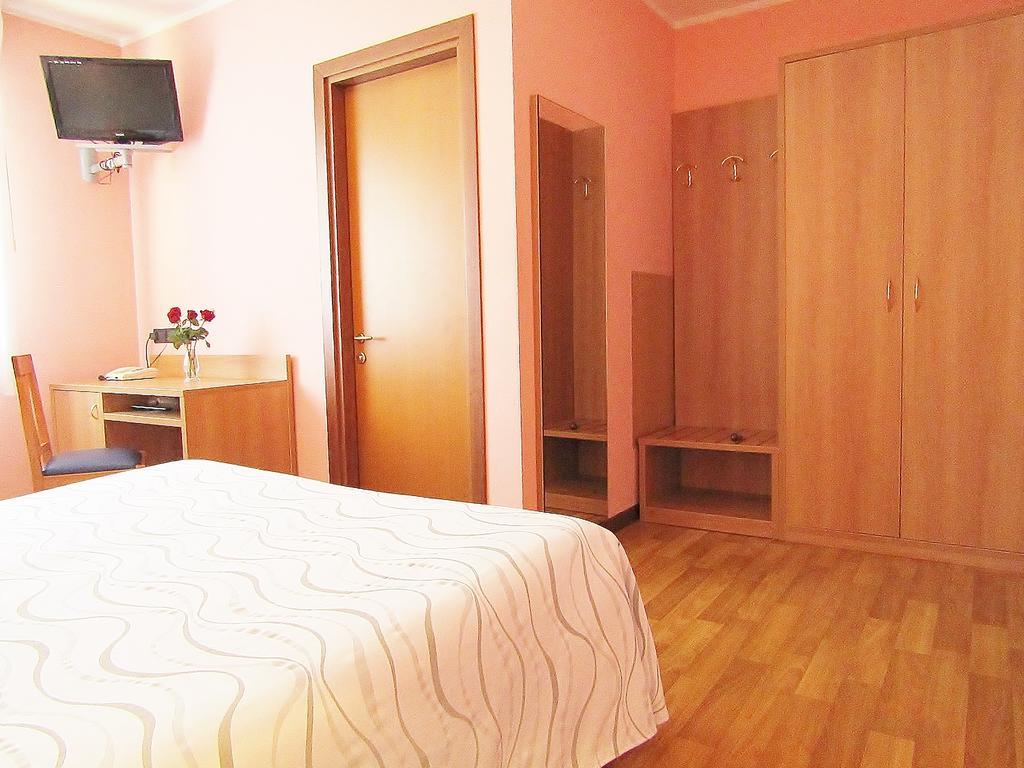 Hotel Ristorante Al Bassanello Басано дел Грапа Екстериор снимка