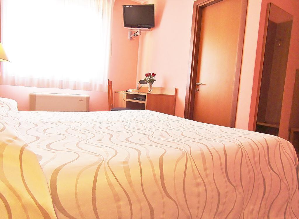 Hotel Ristorante Al Bassanello Басано дел Грапа Екстериор снимка