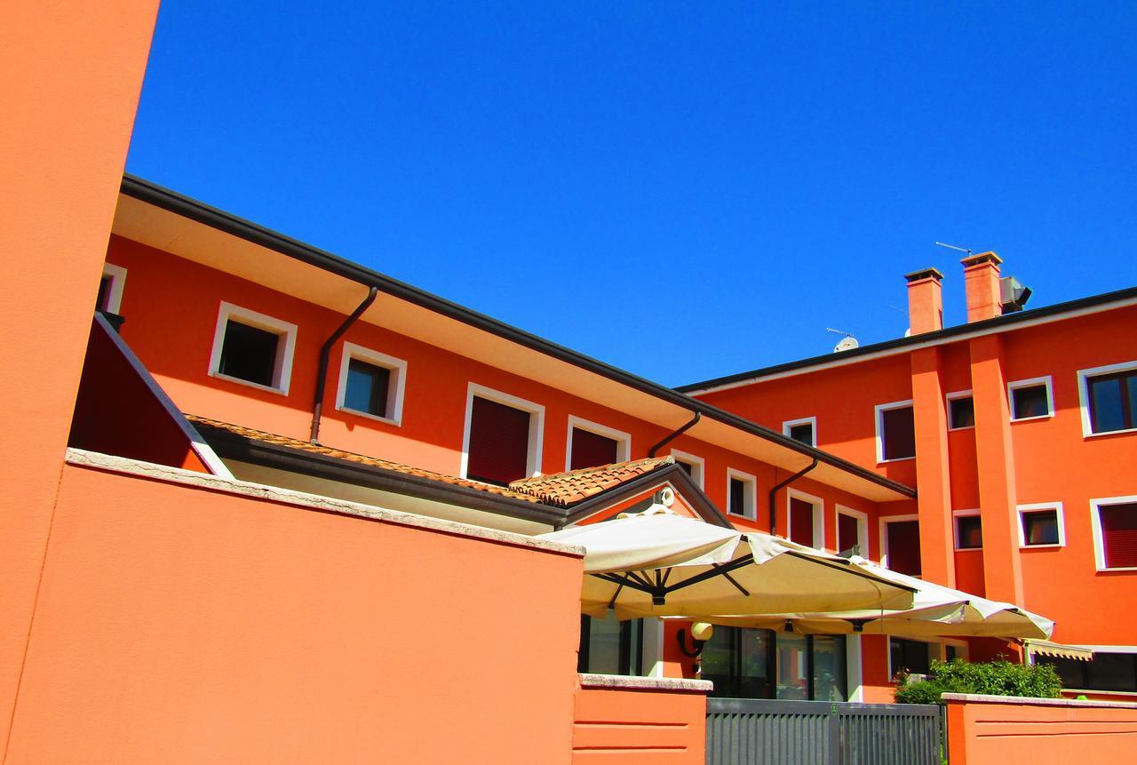 Hotel Ristorante Al Bassanello Басано дел Грапа Екстериор снимка