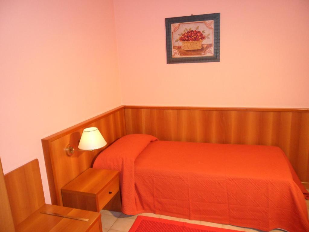 Hotel Ristorante Al Bassanello Басано дел Грапа Стая снимка