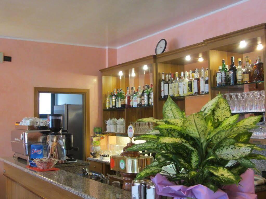 Hotel Ristorante Al Bassanello Басано дел Грапа Екстериор снимка